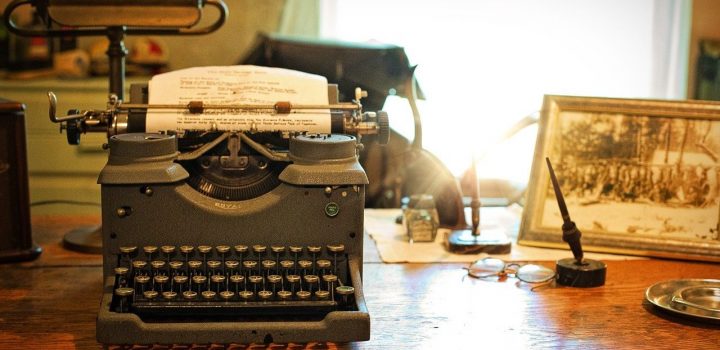 typewriter-g02e4ecbe2_1280